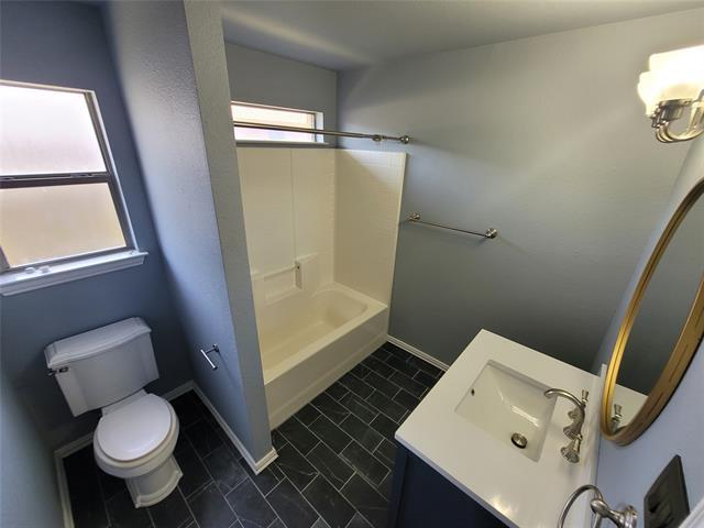 Building Photo - 205 Willow Creek Dr