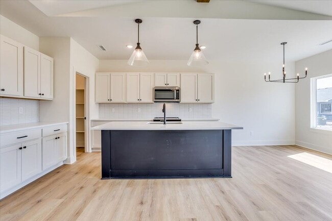 Building Photo - Beautiful Single Family Home!