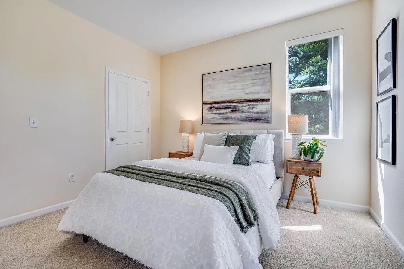 Building Photo - 1982 W Bayshore Rd