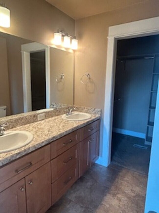 Building Photo - Rare Horse Property in Billings Heights – ...