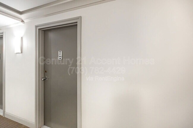 Building Photo - 1200 N Nash St