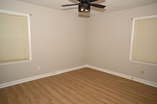 Building Photo - North Mebane