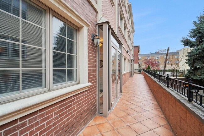 Building Photo - 124 68th St