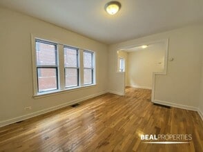 Building Photo - 1 bedroom in CHICAGO IL 60613