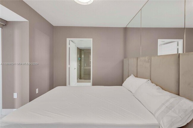 Building Photo - 300 Sunny Isles Blvd