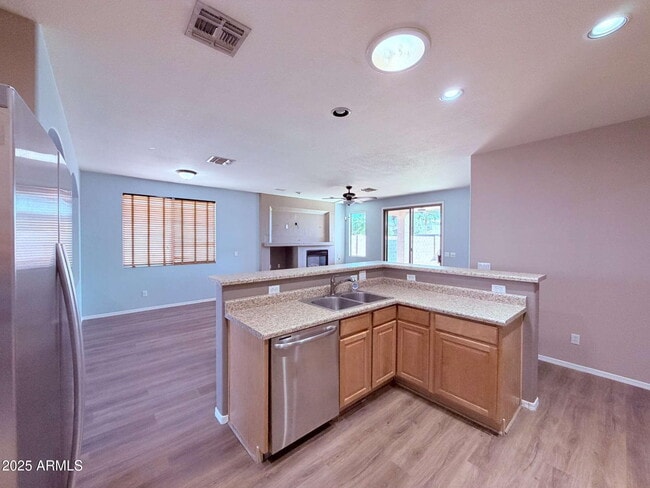 Building Photo - 2061 E Bellerive Pl