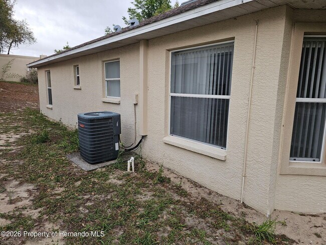 Building Photo - 7477 Canterbury St