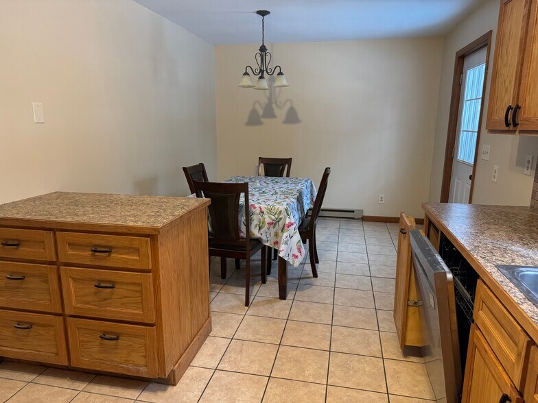 Building Photo - 285 1/4 Walnut St