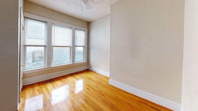 Building Photo - 1712 Summit St