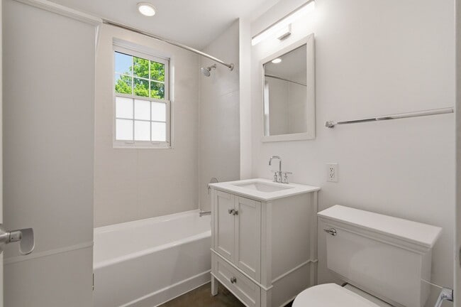 Building Photo - 2926 Porter St NW