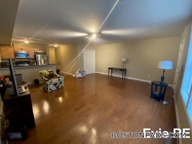 Building Photo - 51 Chelsea St