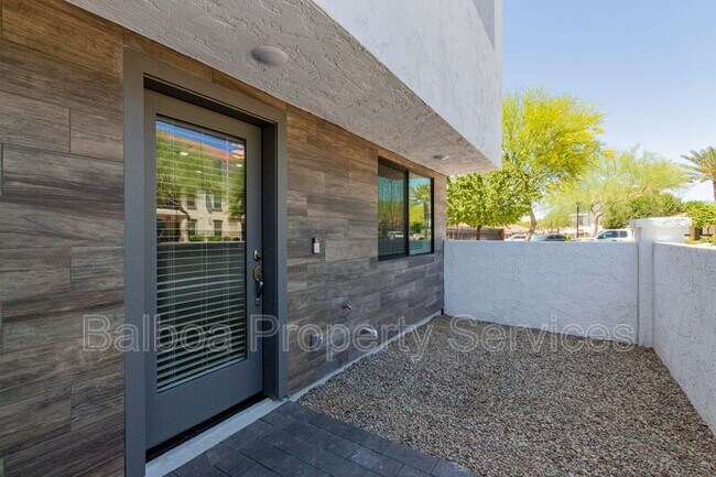 Building Photo - 1318 S 105th Pl