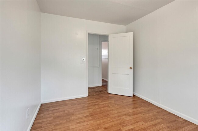 Building Photo - 4504 Drexel Ave