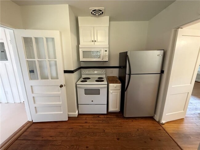 Building Photo - 126 Batre Ln