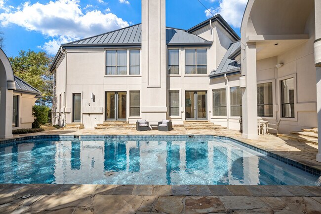 Building Photo - 3 Birnam Oaks