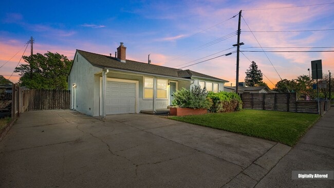 Building Photo - Centrally Located Sacramento Home