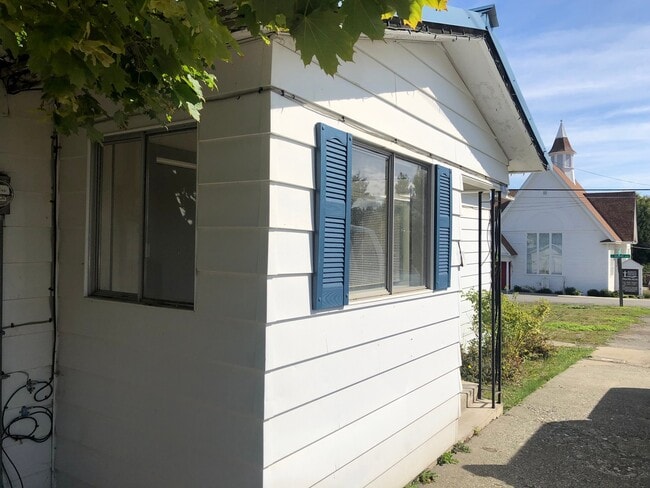 Building Photo - Charming 2 Bed 1 Bath Home Located in Historic Downtown Roslyn