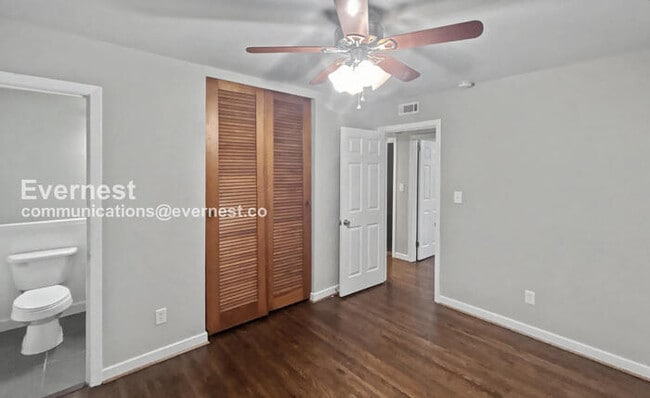 Building Photo - 244 E Haven Dr