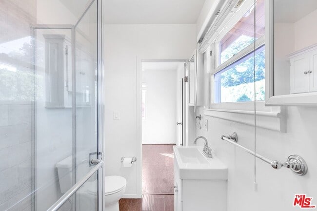 Building Photo - 608 7th Ave