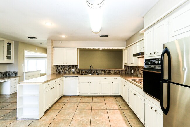 Building Photo - 2517 33rd St