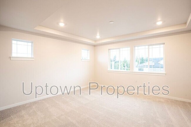 Building Photo - 16959 SW Leaf Ln