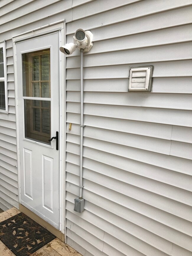 Building Photo - 16 Bowstring Way