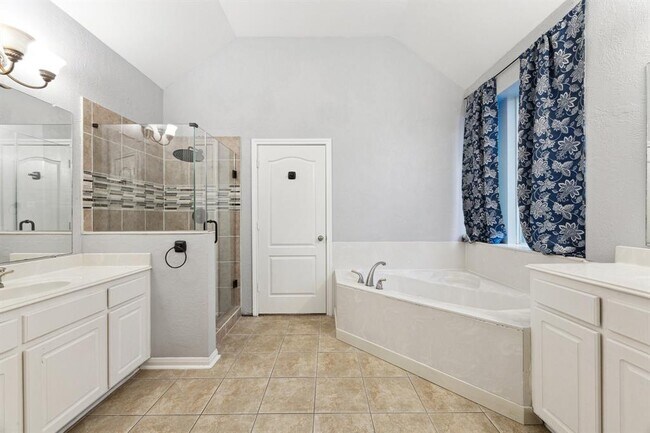 Building Photo - 2109 Enchanted Lake Dr