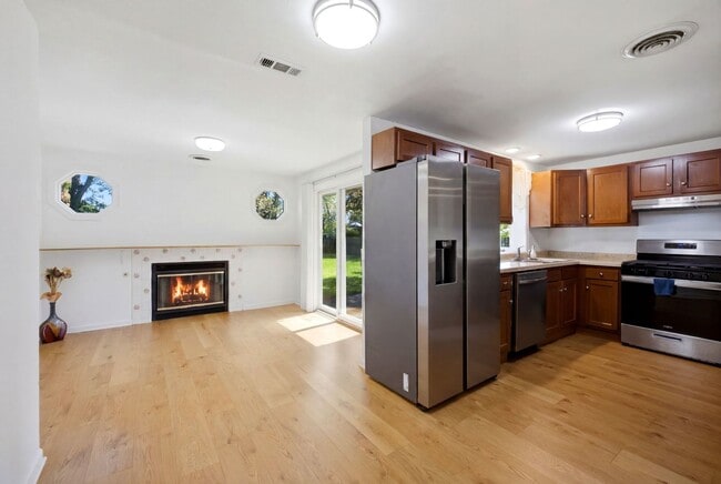 Building Photo - 1624 W Weathersfield Way