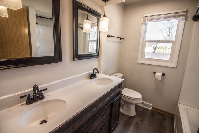 Building Photo - 706 North St