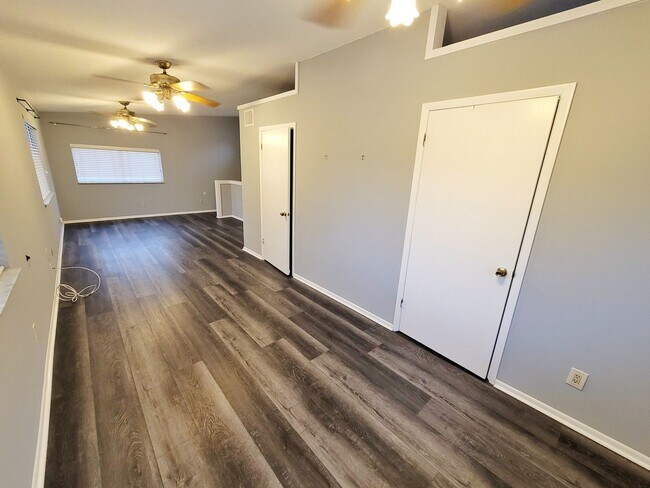 Building Photo - St. Petersburg Pool Home - 3 Bedroom 2 Bath