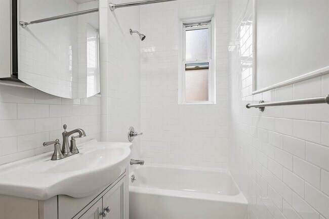 Building Photo - 284 3rd St