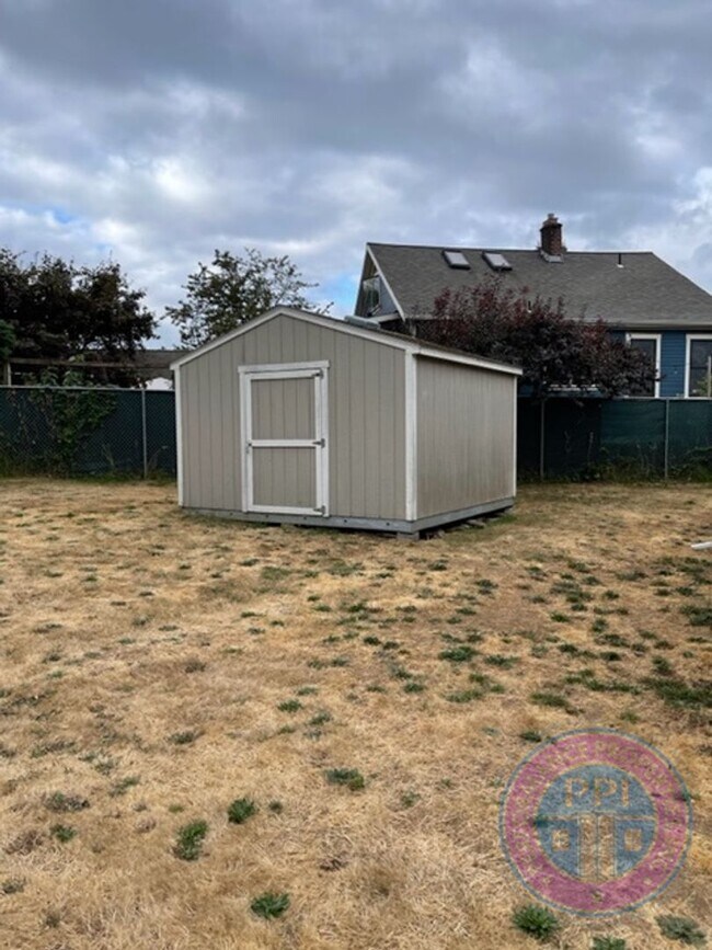 Building Photo - LEASE SPECIAL 1/2 OFF FIRST MONTH'S RENT!!! Desirable Woodlawn Neighborhood Ranch