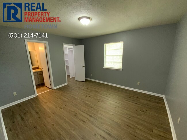 Building Photo - 4013 Wooddale Dr