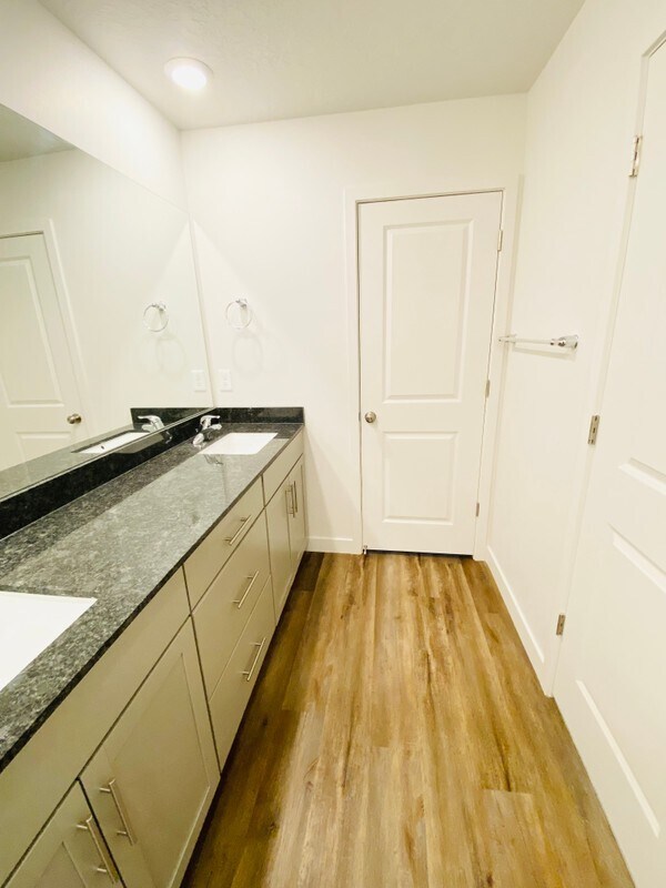 Building Photo - 7397 S Olivine River Ln