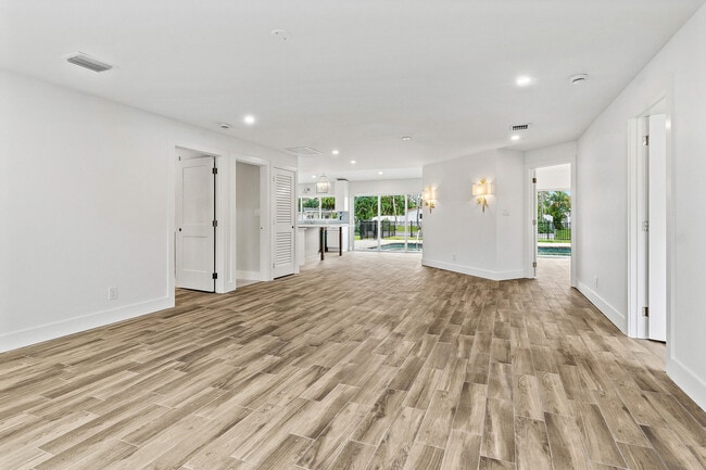 Building Photo - 1254 SW 4th Ct