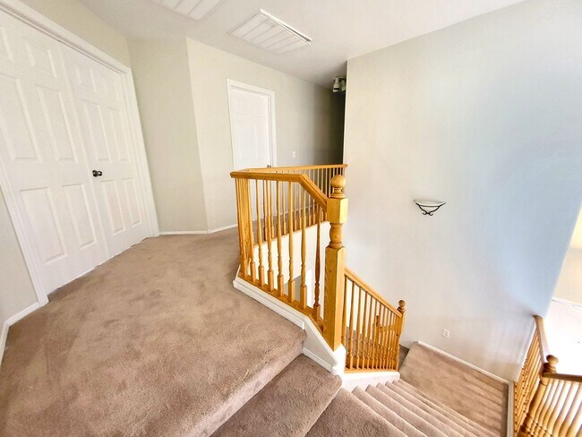 Building Photo - 4 Bedroom House, Private Pool,  Large Pets Welcome