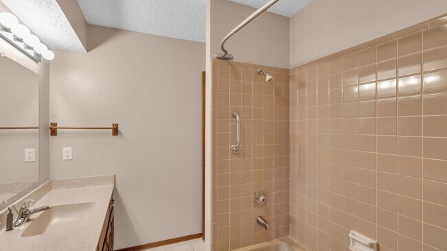 Building Photo - 3 Bed | 2 Bath | Broken Arrow