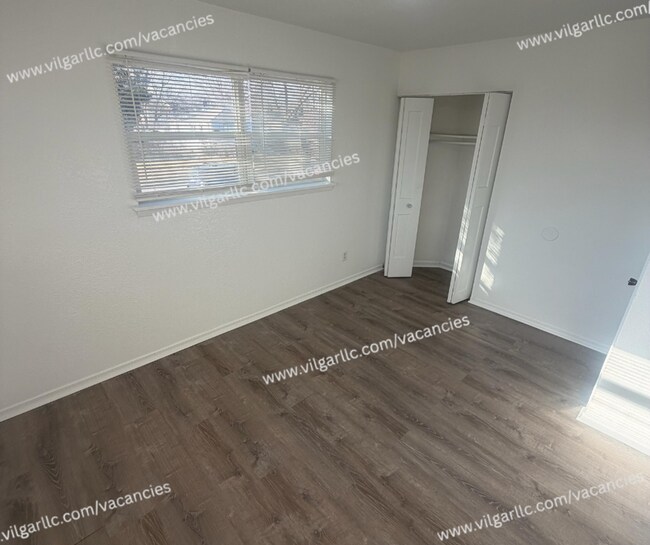 Building Photo - 700 E 20th Ave