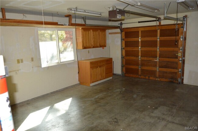 Building Photo - 617 E Barker Blvd