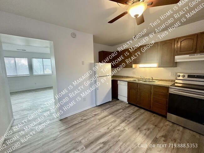 Building Photo - 1120 Yuma St