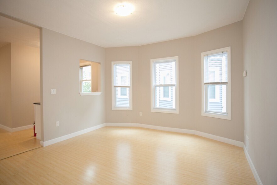 Building Photo - 33 Bromfield Rd