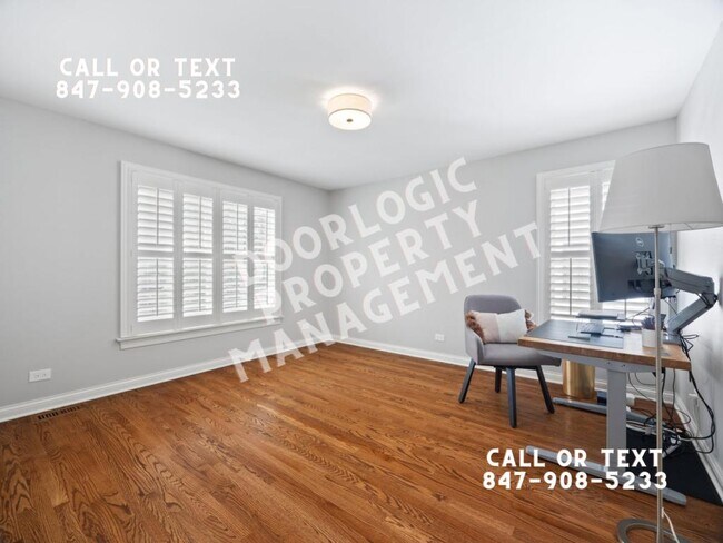 Building Photo - 735 W 8th St