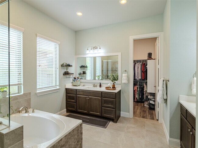 Building Photo - 10923 Texas Rose Dr