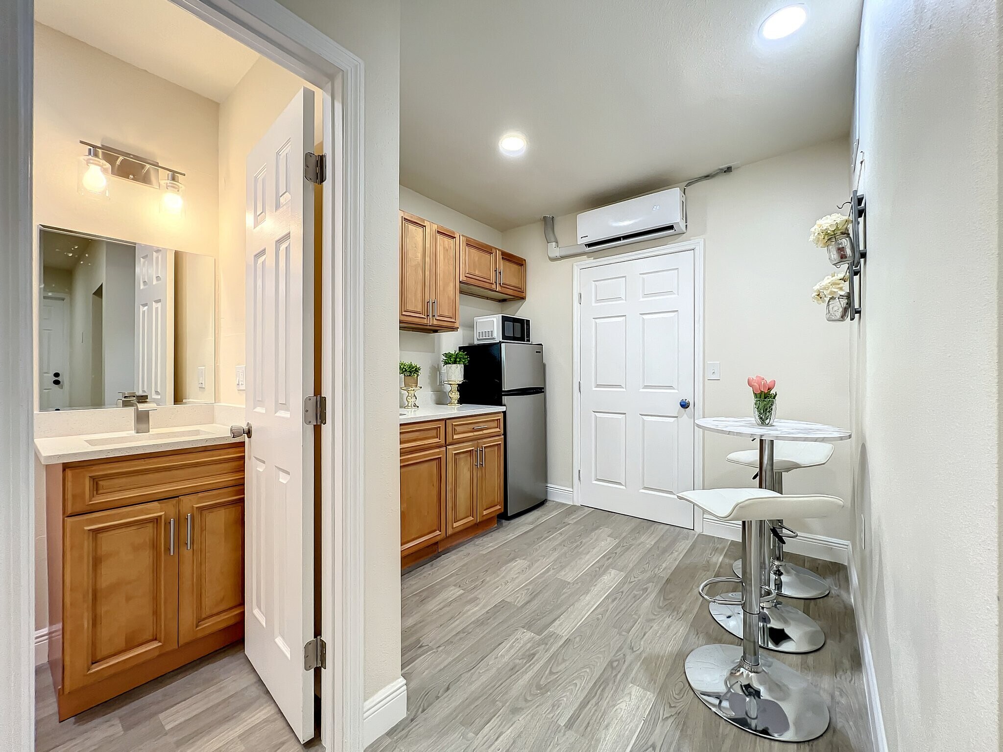 Building Photo - 877 Park Manor Dr