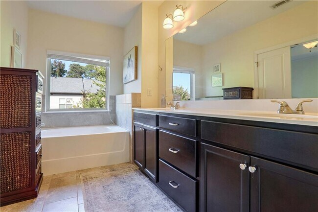 Building Photo - 3216 Creole Ln