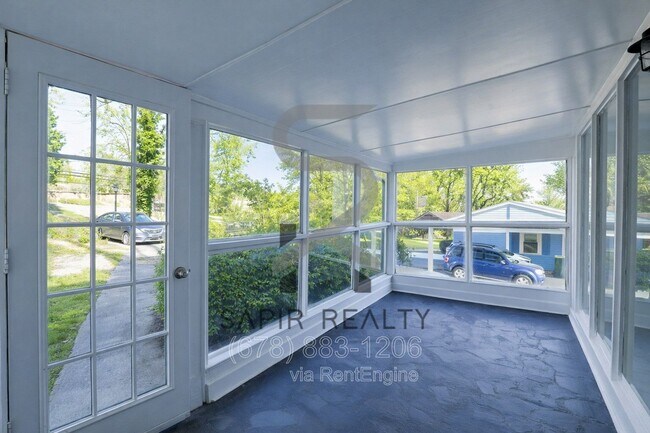 Building Photo - 1026 Lynhurst Dr SW