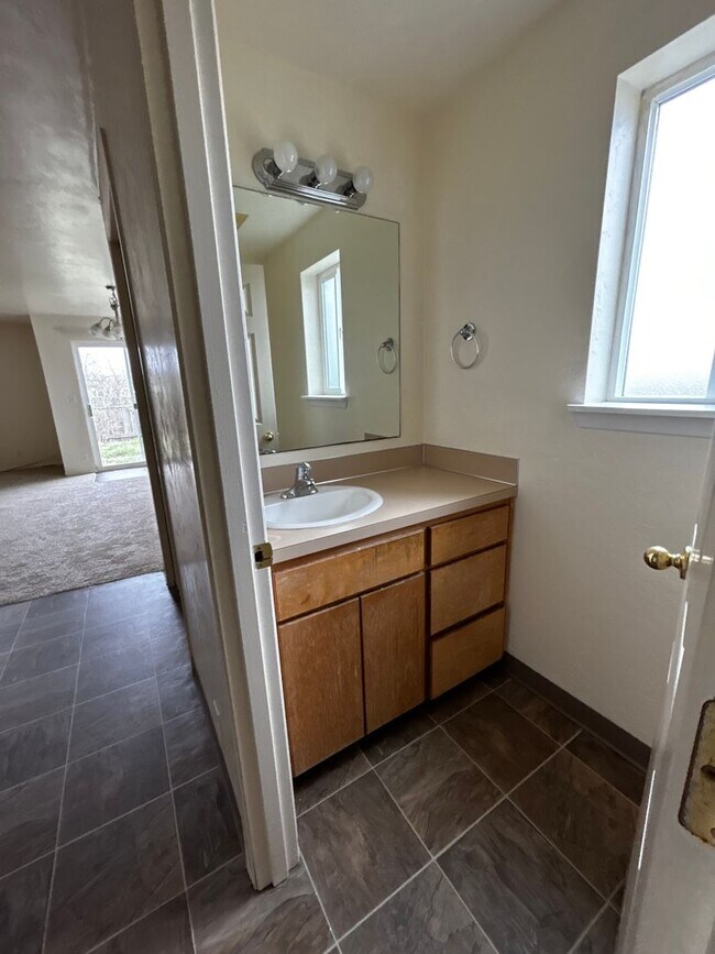 Building Photo - 858s9