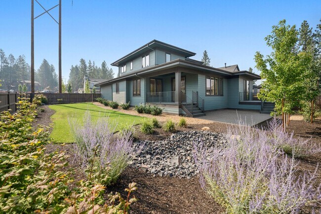 Building Photo - 2971 NW Polarstar Ave