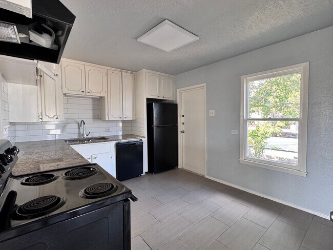 Building Photo - TWO BEDROOM APT WITH WATER PAID