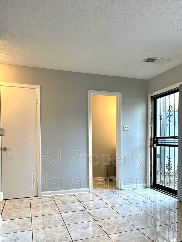 Building Photo - 5531 Quail Thicket